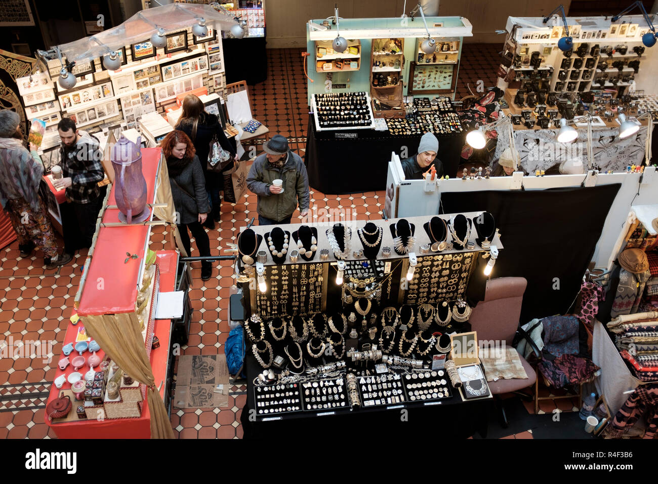 England, London, Camden Market-op-Ansicht von Anbietern Stände Stockfoto