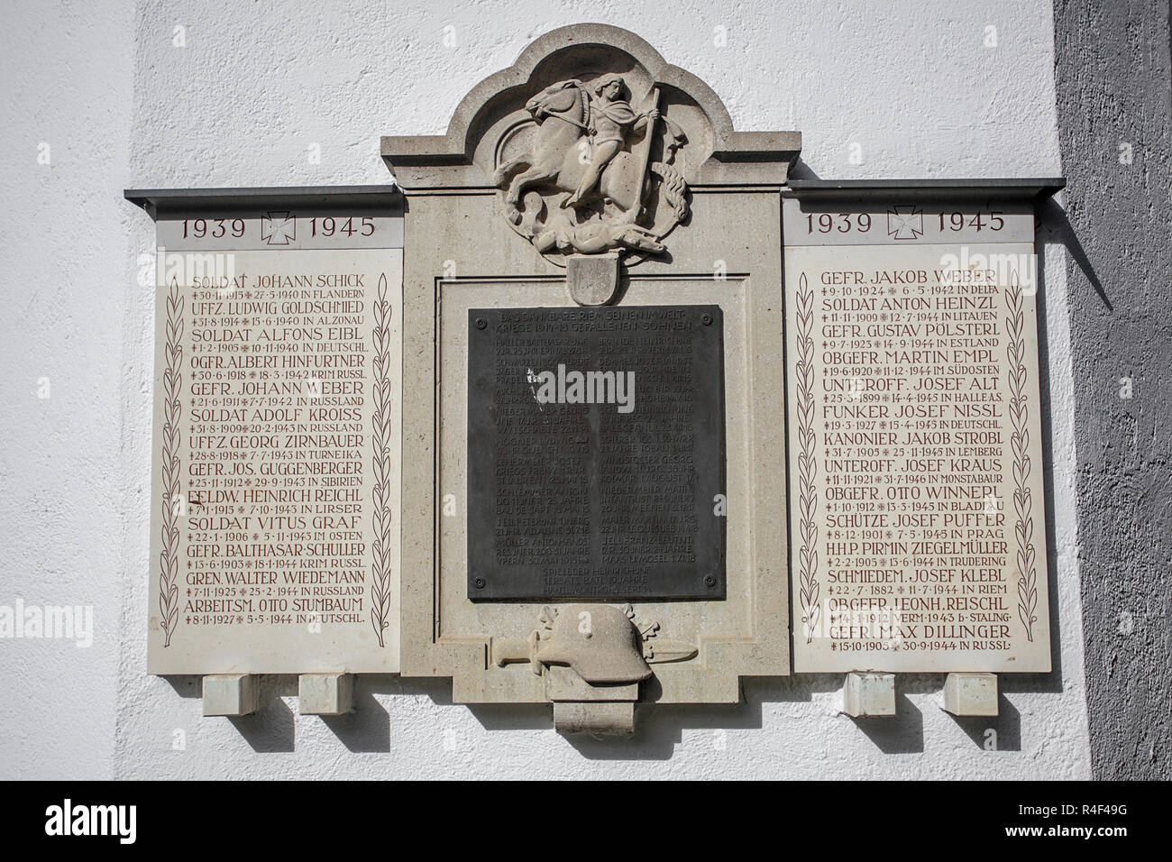 Kriegerdenkmal, in Riems in der Nähe von München, die lokale Bevölkerung in beiden Welten Kriegen verloren. Stockfoto