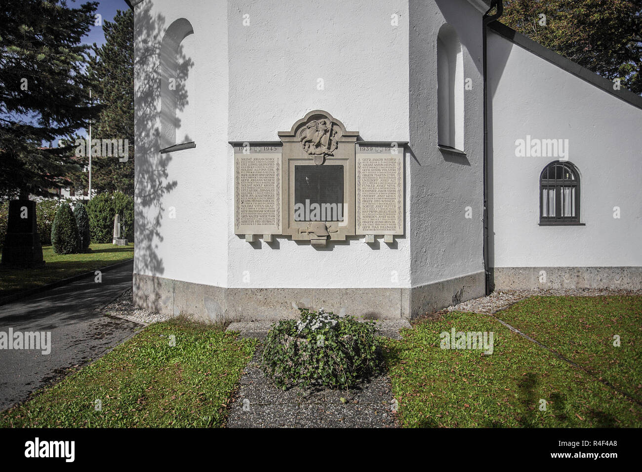 Kriegerdenkmal, in Riems in der Nähe von München, die lokale Bevölkerung in beiden Welten Kriegen verloren. Stockfoto