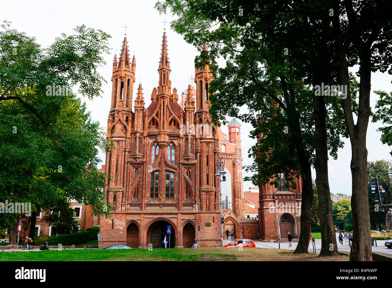 Fassade der St. Anna Kirche ist eine katholische Kirche in der Altstadt von Vilnius. Es ist ein prominentes Beispiel der Spätgotik und Backsteingotik Stockfoto