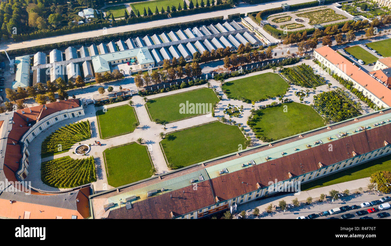 Schonbrunn garten -Fotos und -Bildmaterial in hoher Auflösung – Alamy