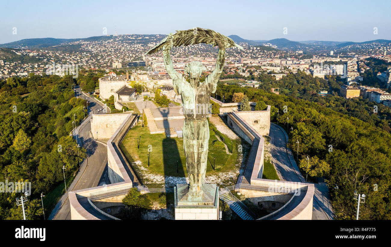 Freiheitsstatue Szabadsag Szobor Citadella Budapest Ungarn Stockfotografie Alamy