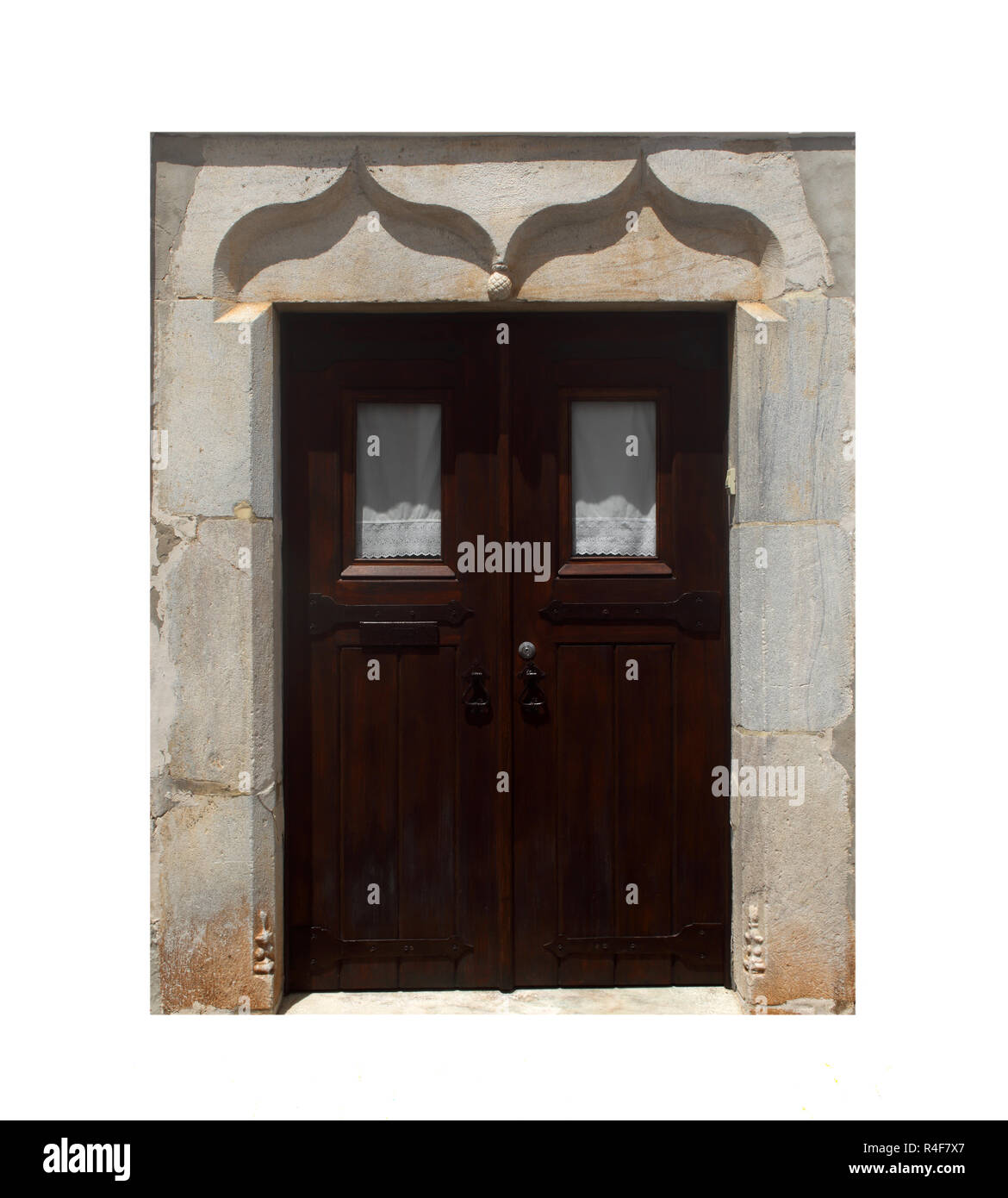 Gotisch-manuelinischen Tür und Marmor Frame in der Altstadt von Beja. Distrikt Beja, Alentejo Portugal. Auf weiß isoliert. Stockfoto
