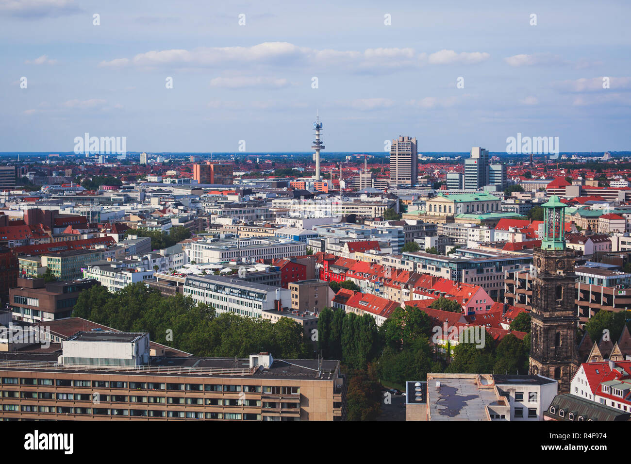 Schöne super Weitwinkel- Sommer Luftaufnahme von Hannover, Deutschland, Niedersachsen, von der Aussichtsplattform des Neuen Rathaus gesehen, Hannover Stockfoto