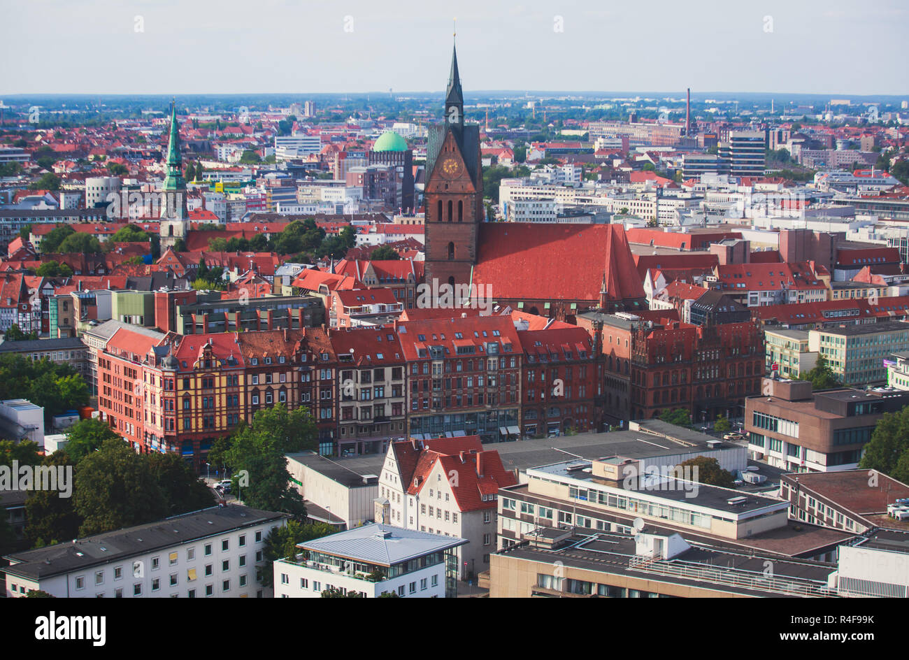 Schöne super Weitwinkel- Sommer Luftaufnahme von Hannover, Deutschland, Niedersachsen, von der Aussichtsplattform des Neuen Rathaus gesehen, Hannover Stockfoto