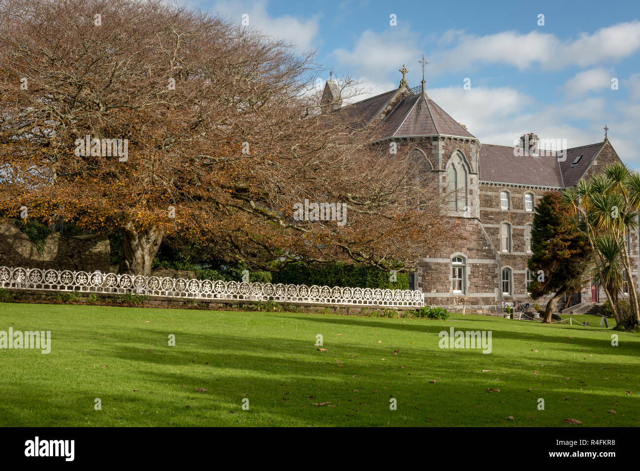 Dingle Town Ireland das Zentrum für irische Spiritualität und Kultur. Diseart Institute, County Kerry Stockfoto