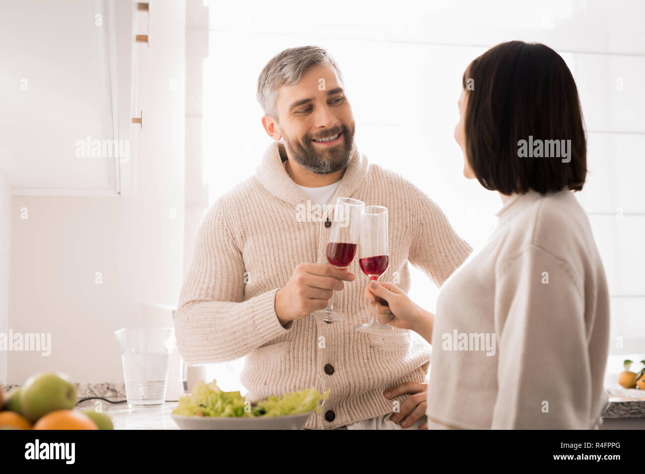 Nach Paar Wein genießen Stockfoto