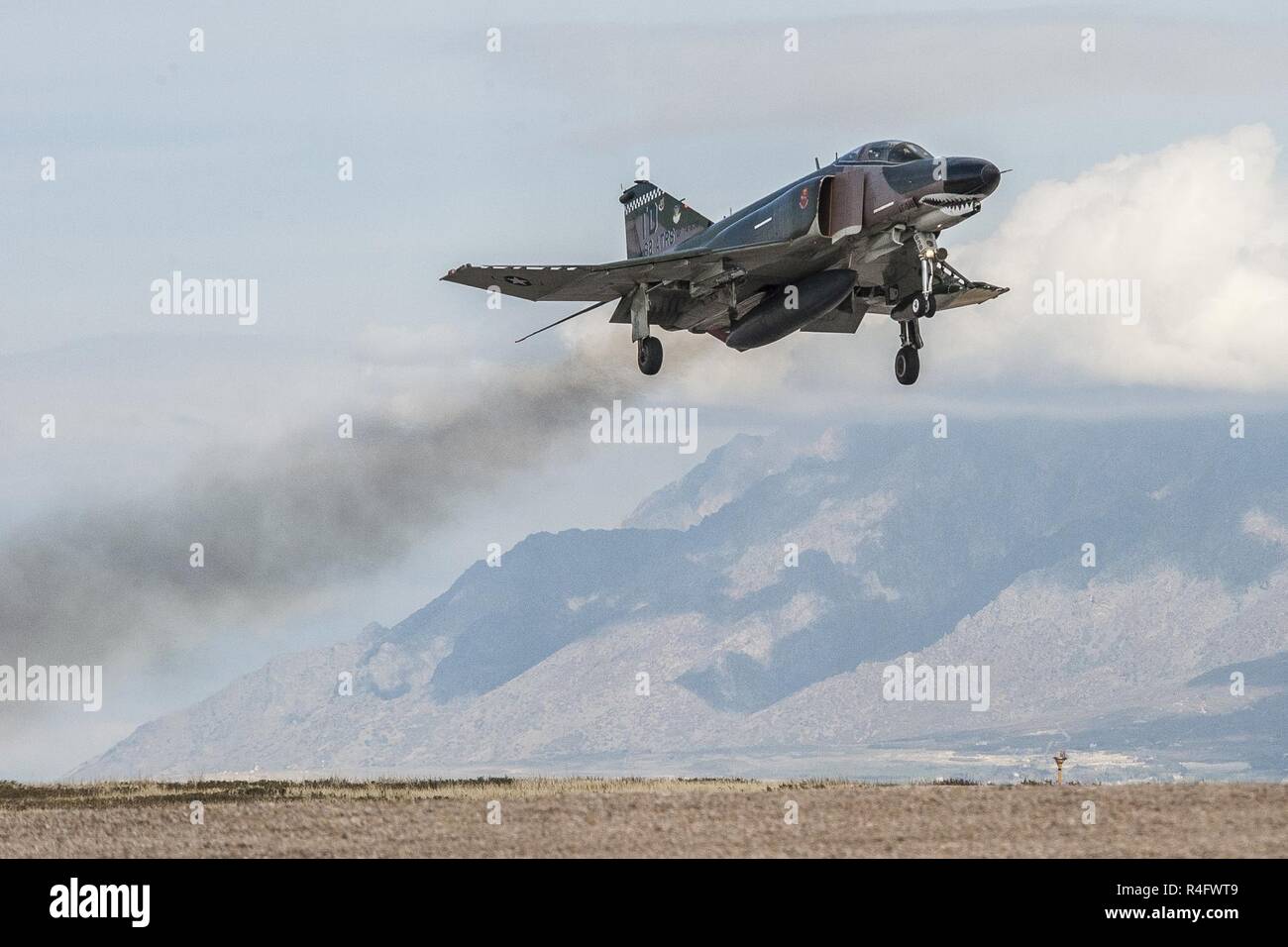 QF-4 Aerial Target Flugzeuge in bemannten Konfiguration, von Jim Harkins vorgesteuert, 82nd Antenne Ziele Squadron, Abteilung 1, führt einen vorbeiflug an der Hill Air Force Base, Okt. 25. Stockfoto