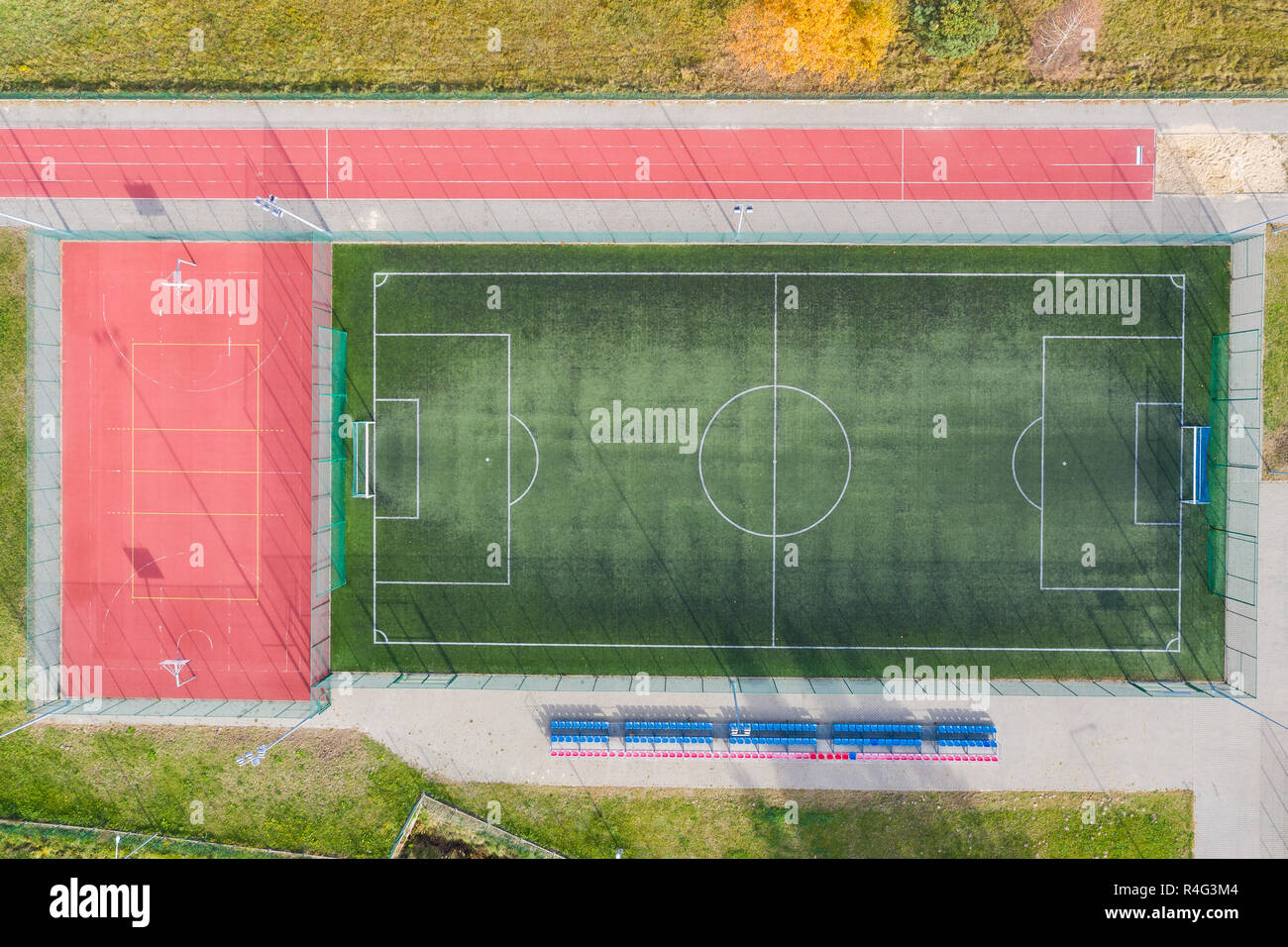 Sportanlagen im Freien von oben gesehen Stockfoto
