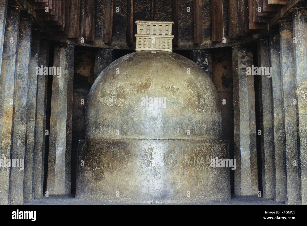 Innenraum der Chaitya Hall, Karla Höhlen, Pune, Maharashtra, Indien, Asien Stockfoto