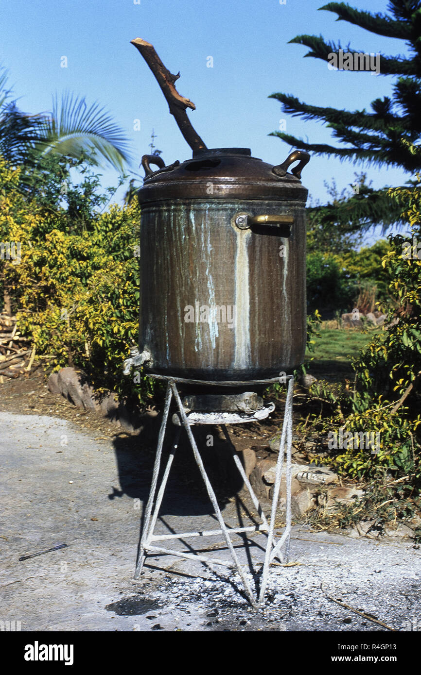 Kupfer Behälter für heiße Wasser, Nashik, Maharashtra, Indien, Asien Stockfoto
