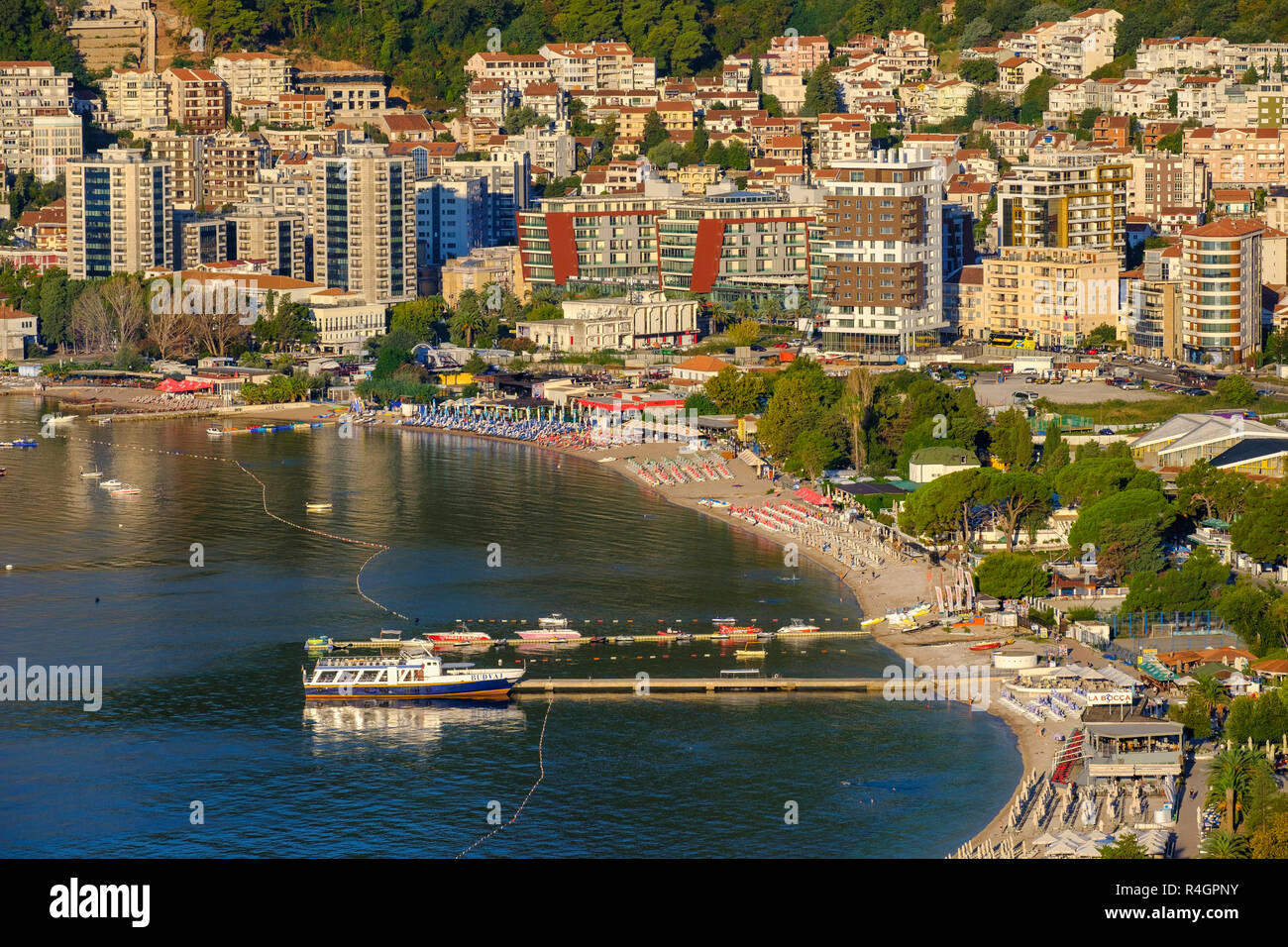 Ferienanlage Slovenska Plaza mit Strand und Hotels, Budva, Adria, Montenegro Stockfoto