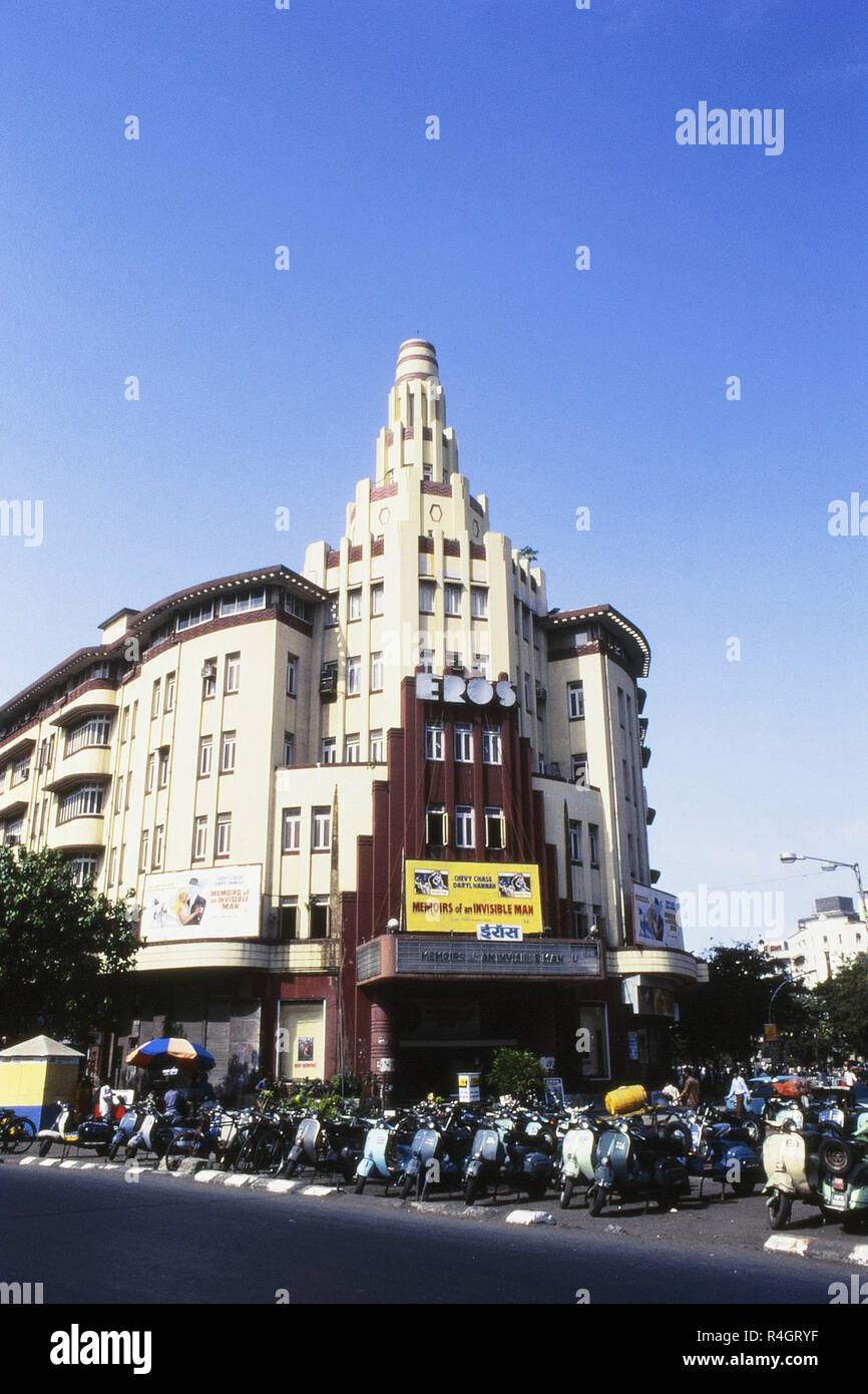 Außenansicht des Eros Cinema, Churchgate, Mumbai, Indien, Asien, indisches Kino im Art déco-Stil im Cambata Building Stockfoto
