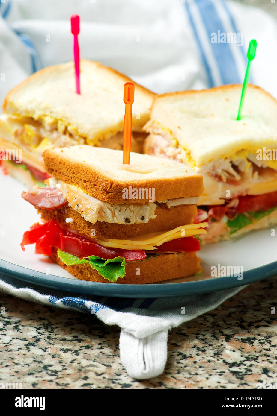 Club Sandwich mit der Türkei und Speck. selektive Fokus Stockfoto