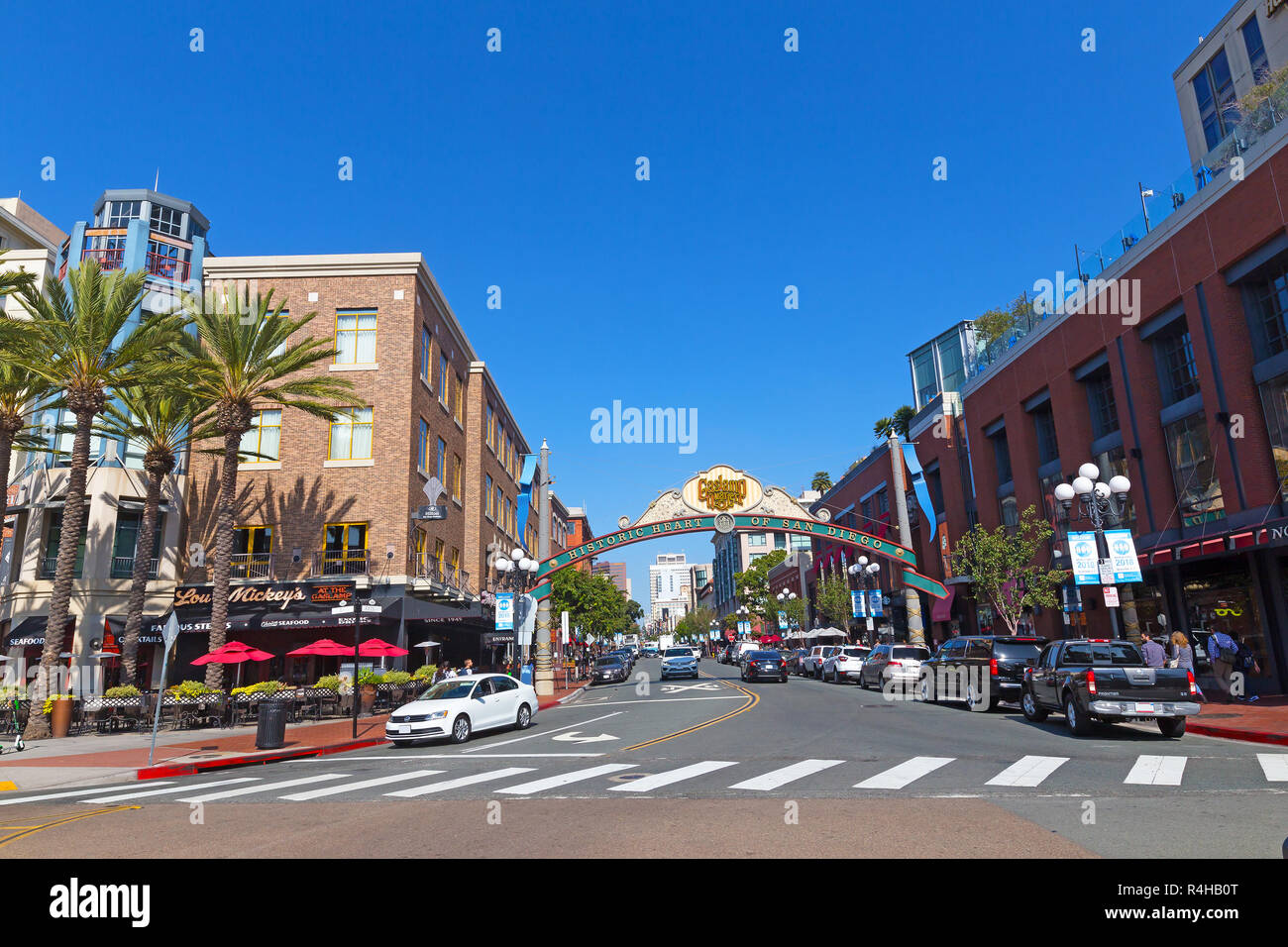 SAN DIEGO, Kalifornien, USA - NOVEMBER 6, 2018: Das Gaslamp Quarter von San Diego, Kalifornien. Historische Bogen von San Diego während die Erstklassige globale Stockfoto