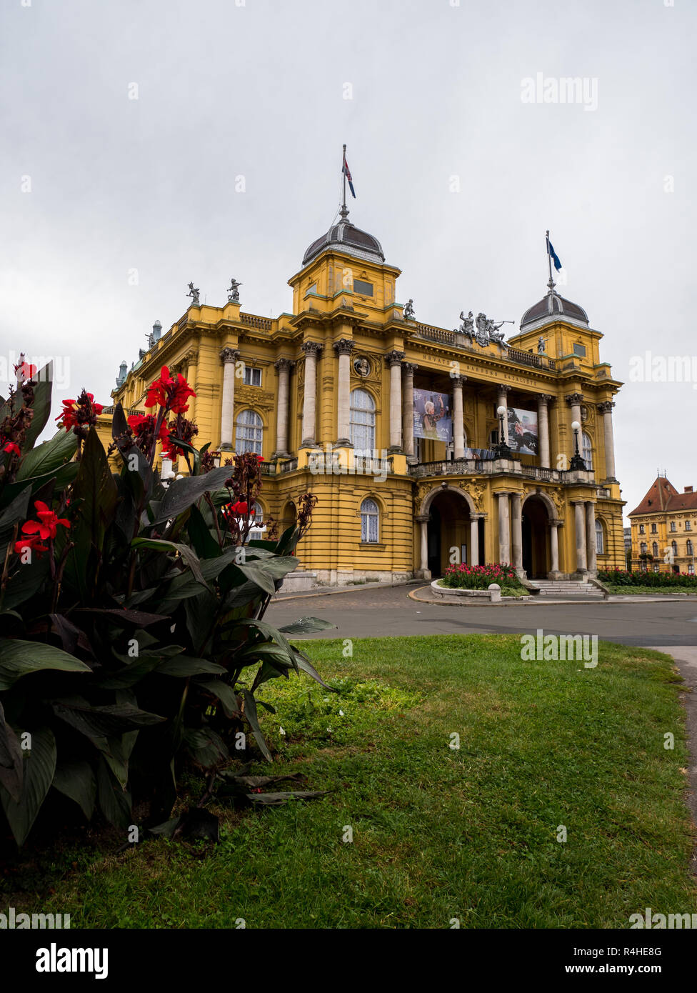 Kroatischen Nationaltheater in Zagreb am cludy Herbst Tag Stockfoto