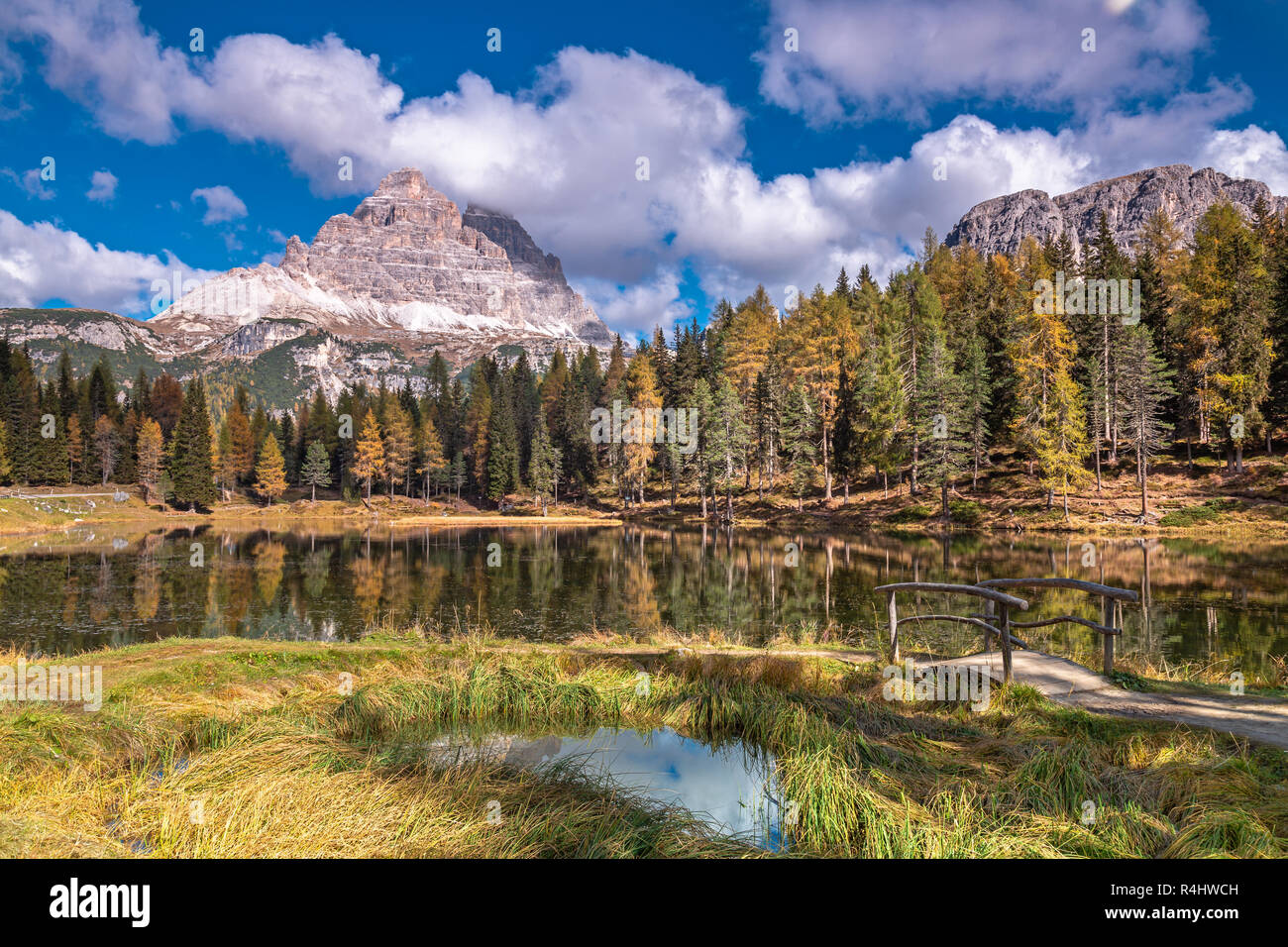 Herbst am Lago Antorno unter Drei Zinnen, Dolomiten, Südtirol Stockfoto