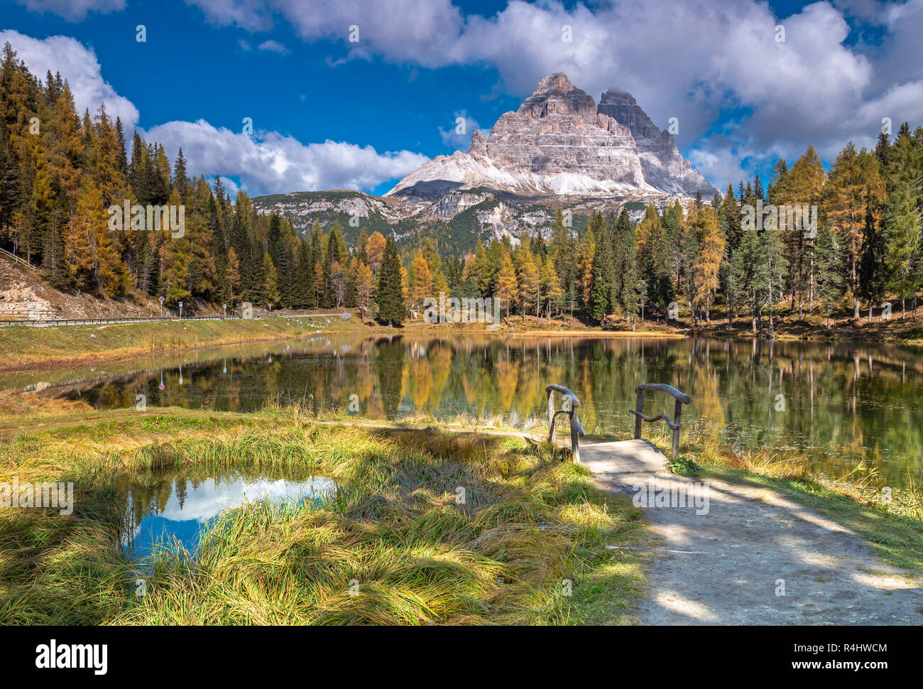 Herbst am Lago Antorno unter Drei Zinnen, Dolomiten, Südtirol Stockfoto