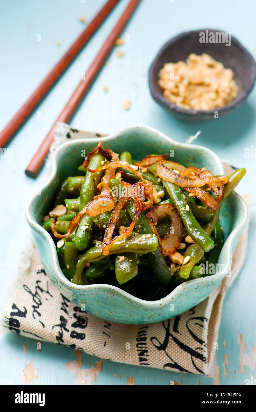 Asiatische grüne Bohnen Salat. Selektiver Fokus Stockfoto