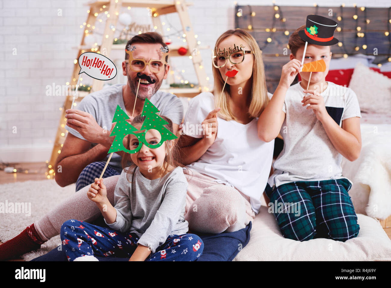 Portrait von Happy Family mit Weihnachten Maske Stockfoto