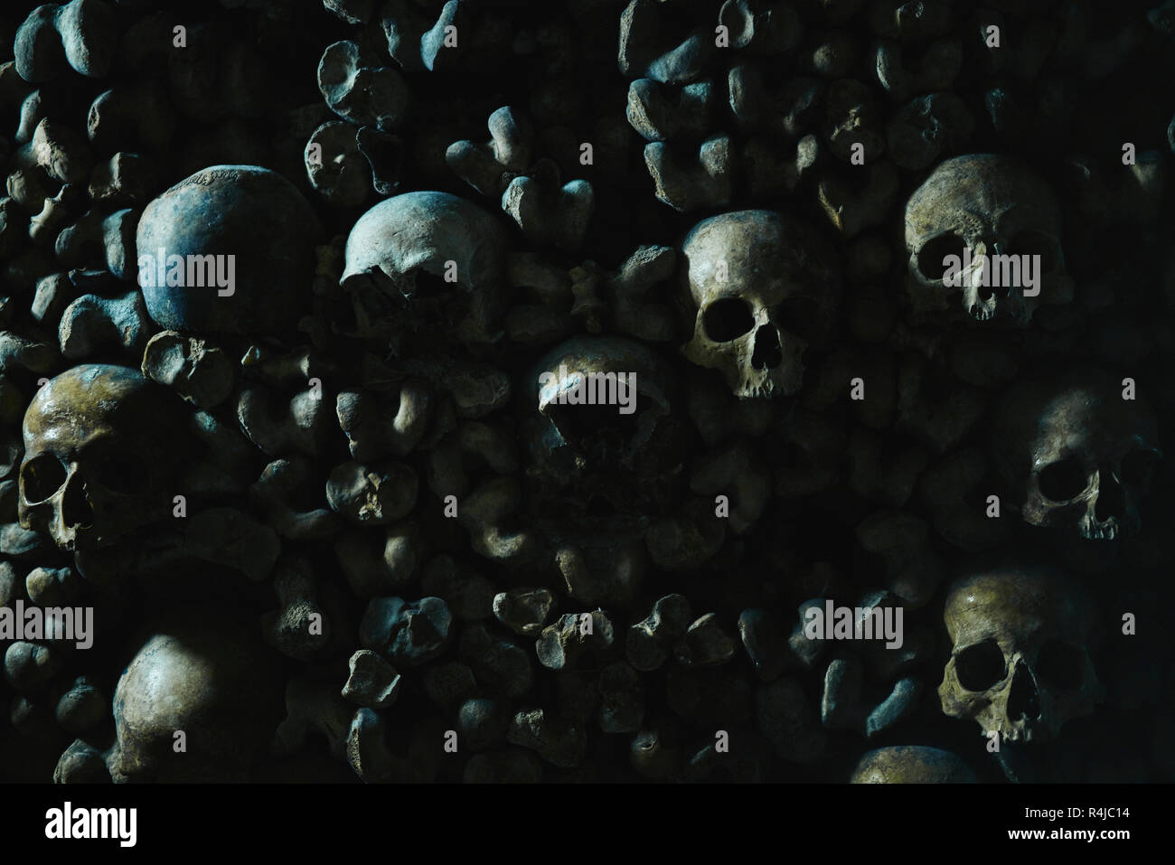 Menschlichen Schädeln in der katakombe in Paris, Frankreich Stockfoto