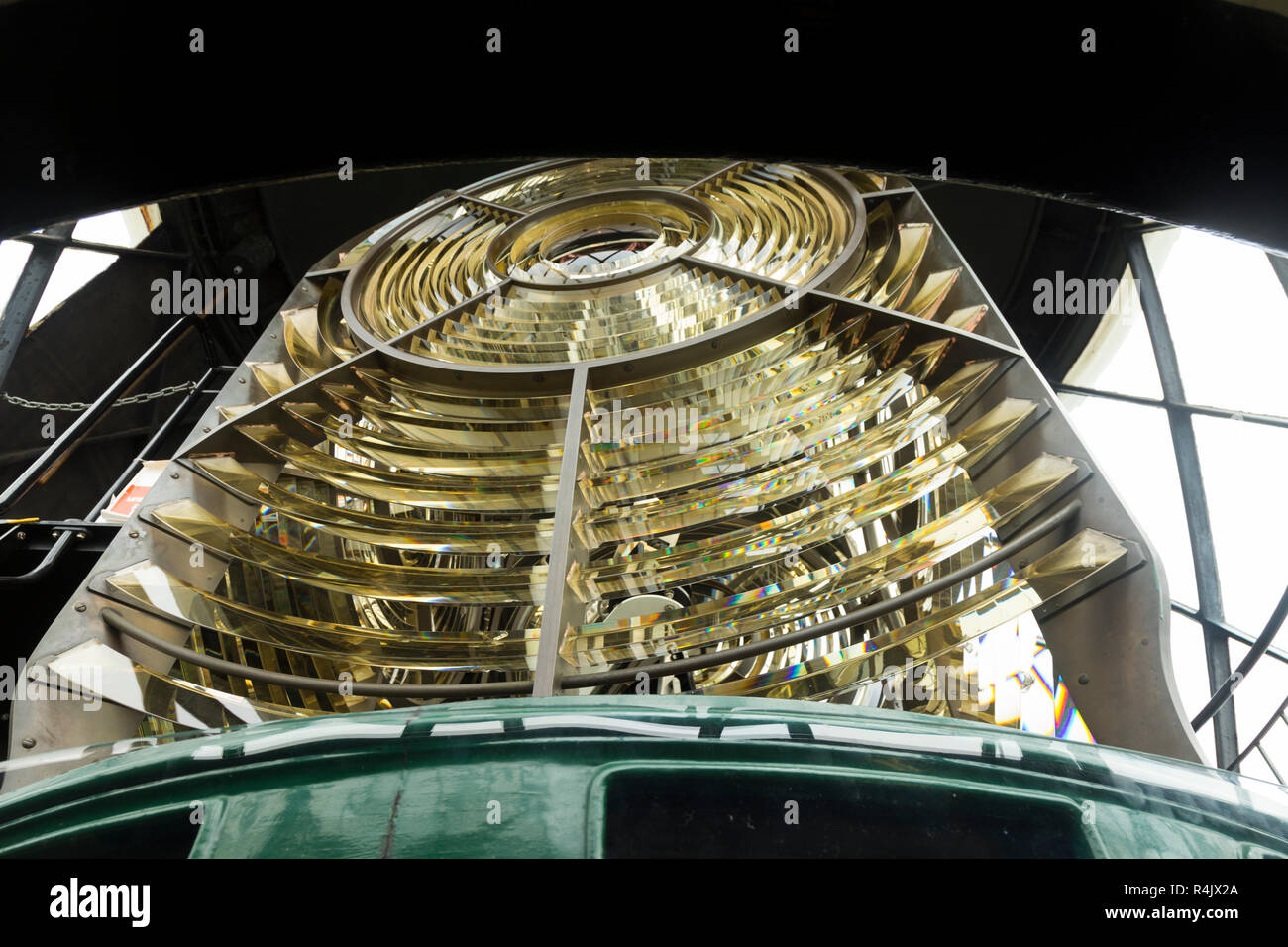 Geformte Prismen, die das Licht Haus Lampe Licht in super mächtig mit einem leichten Fresnel Linse Strahl konzentrieren. Saint Catherine's Leuchtturm auf der Insel Wight. Das VEREINIGTE KÖNIGREICH (98) Stockfoto