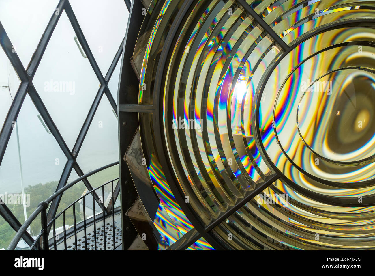 Geformte Prismen, die das Licht Haus Lampe Licht in super mächtig mit einem leichten Fresnel Linse Strahl konzentrieren. Saint Catherine's Leuchtturm auf der Insel Wight. Das VEREINIGTE KÖNIGREICH (98) Stockfoto
