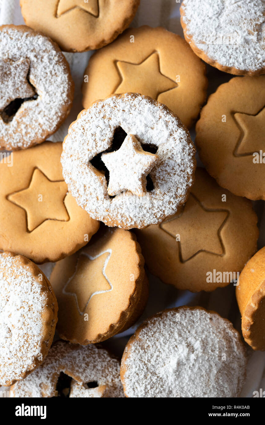 Nahaufnahme einer Auswahl von obstkuchen Hacken. Stockfoto