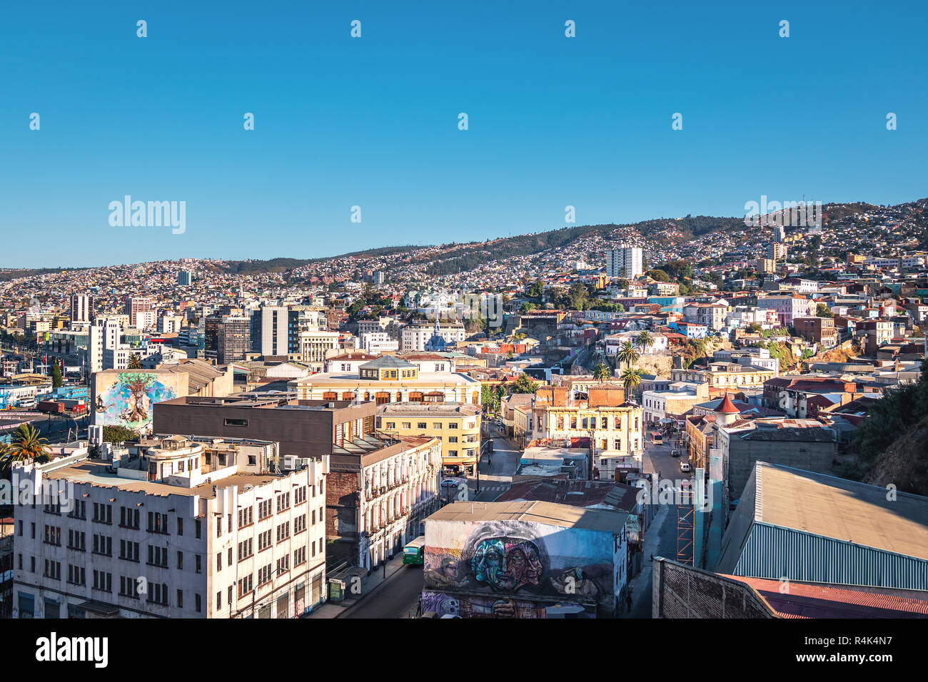 Luftaufnahme von Valparaiso von Cerro Artilleria Hill - Valparaiso, Chile Stockfoto