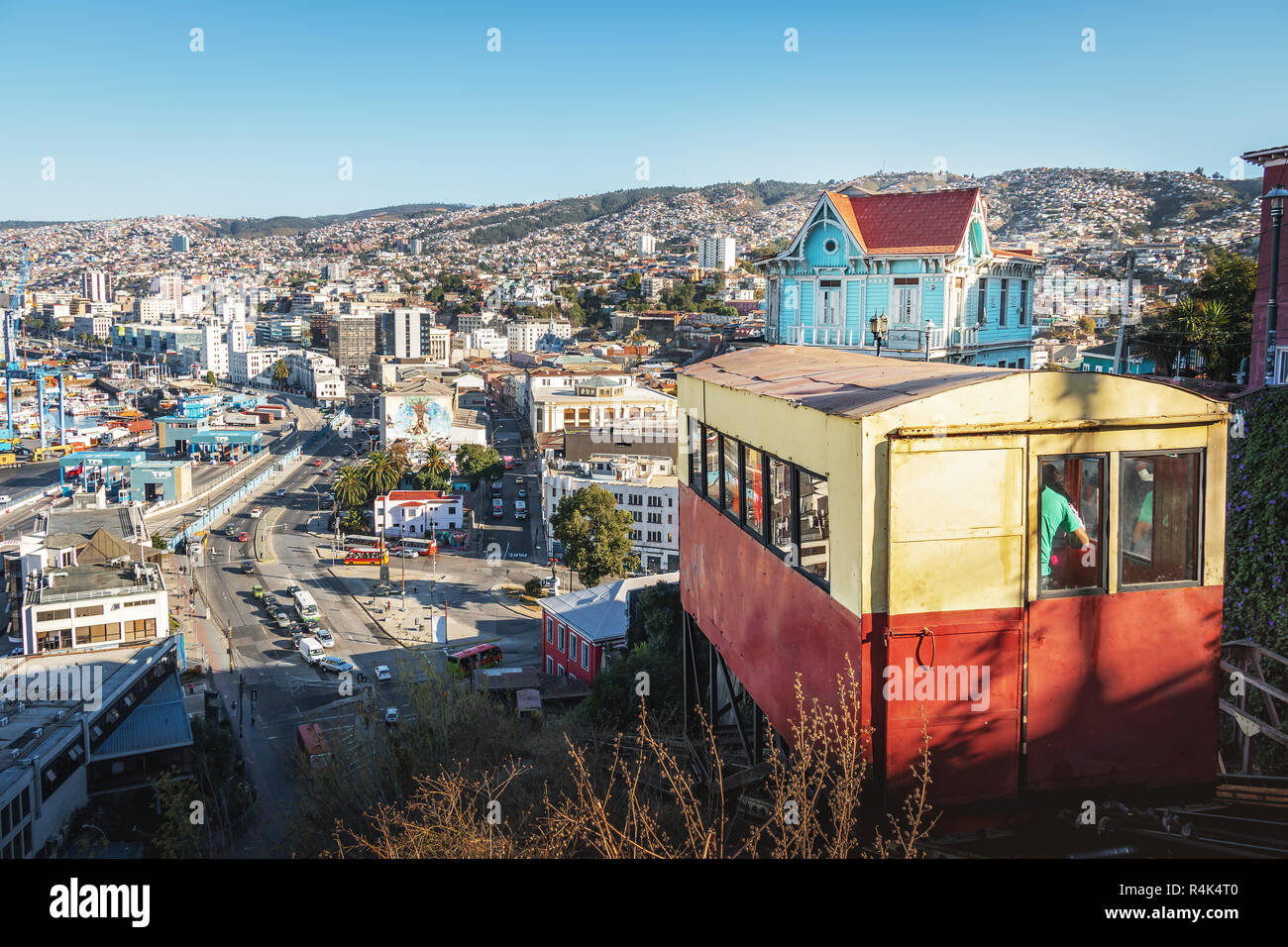 Luftaufnahme von Valparaiso und Ascensor Artilleria Heben am Cerro Artilleria Hill - Valparaiso, Chile Stockfoto