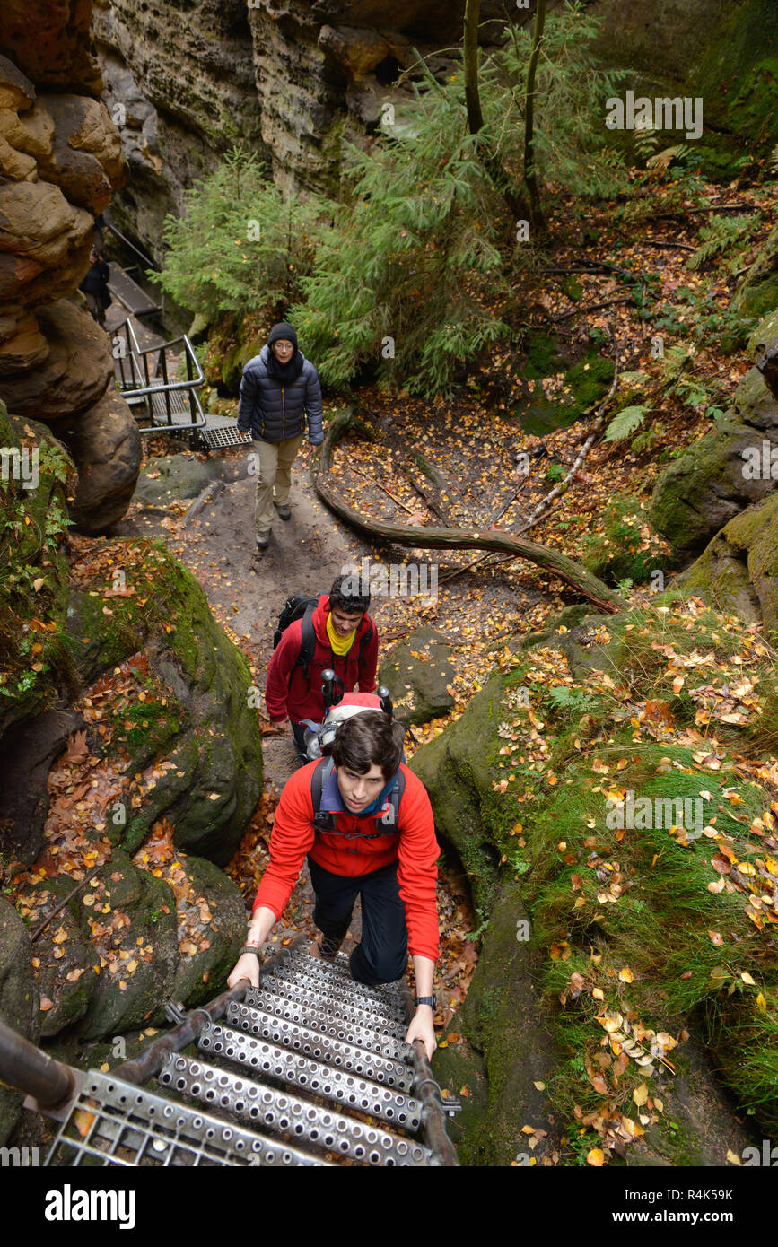 Klettern zu den Schrammsteinen, Schrammsteingebiet, Nationalpark Sächsische Schweiz, Sachsen, Deutschland, Kletterweg zu den Schrammsteinen, Nationalpa Stockfoto