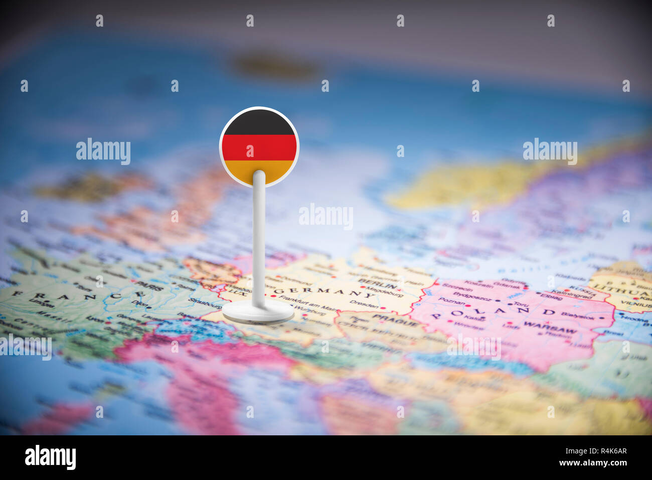 Deutschland mit einer Flagge auf der Karte. Stockfoto