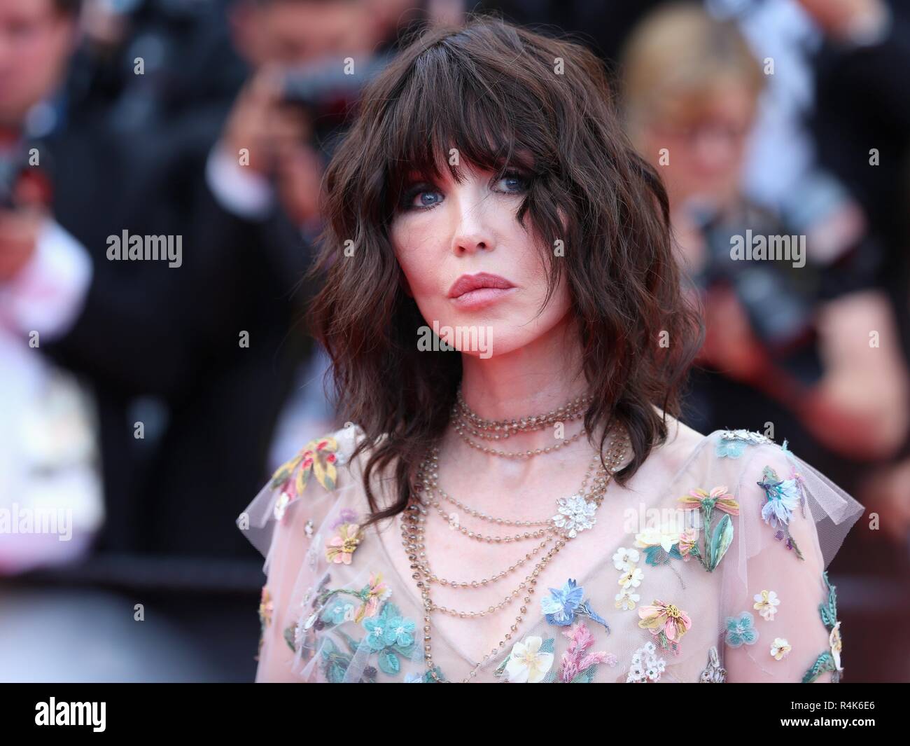 CANNES, Frankreich - Mai 08, 2018: Isabelle Adjani Spaziergänge auf dem Roten Teppich vor dem "Todos lo Saben "Screening im 71th Festival de Cannes. Stockfoto