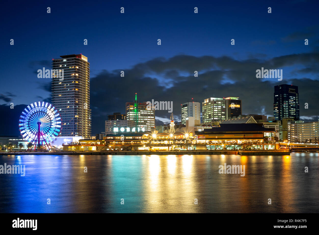 Nachtaufnahme der Hafen von Kobe in Osaka, Japan Stockfoto
