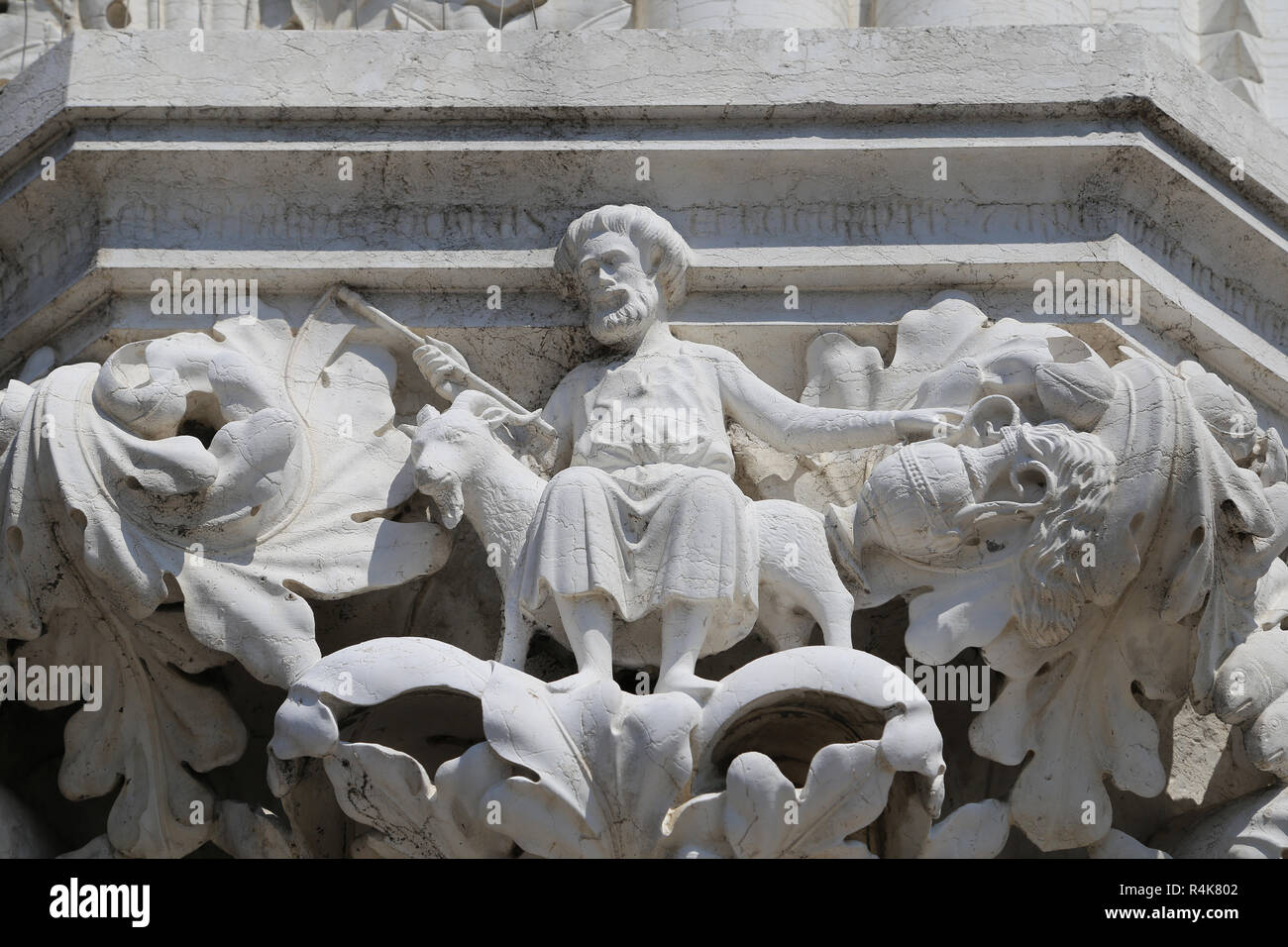 Italien. Venedig. Doge's Palace. 14. und 15. Jahrhunderts. Alter Mann symbolisiert Planeten Saturn und Capricron Sternzeichen singen. Gothic. Stockfoto