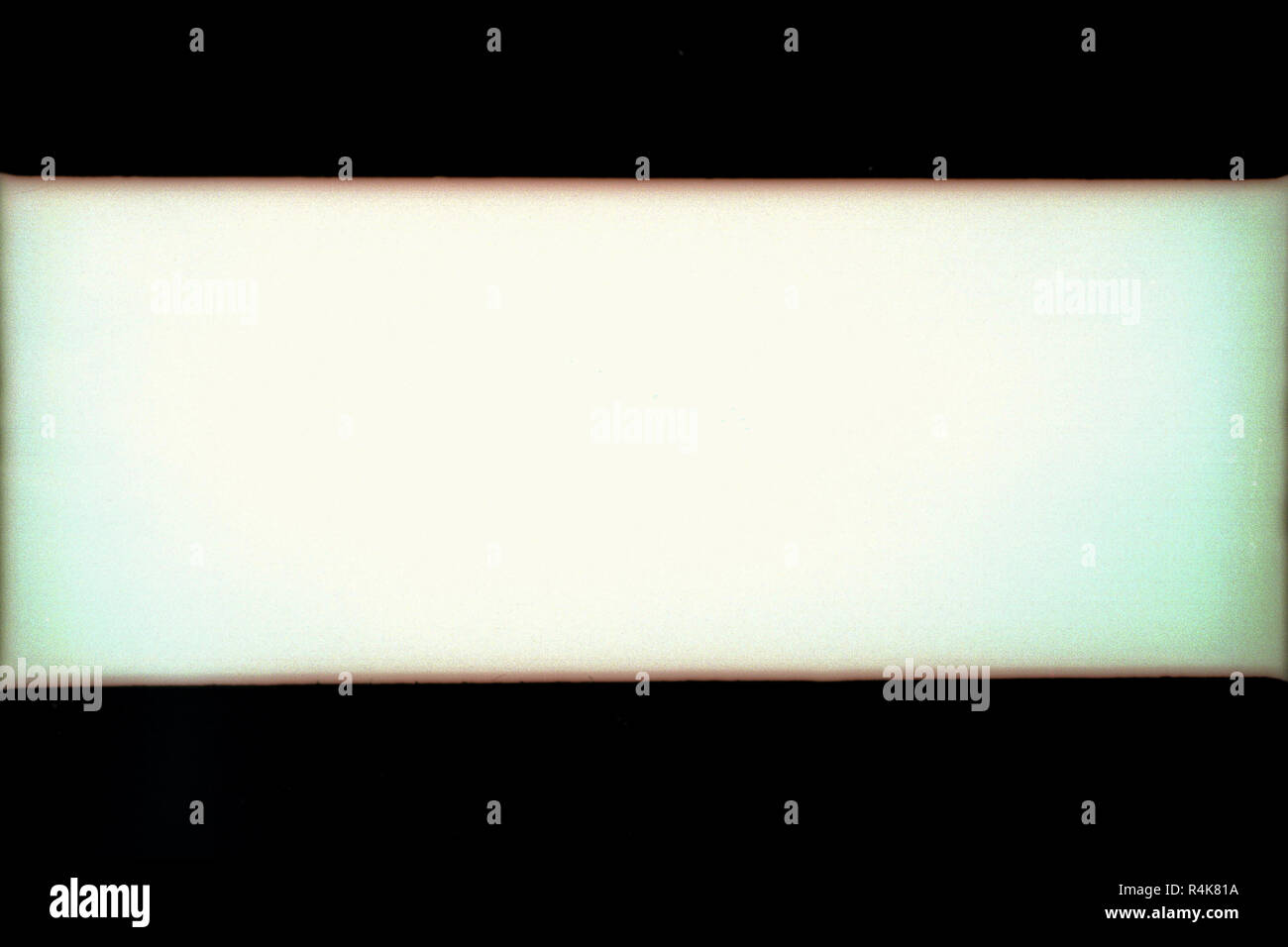 Gestaltete film Textur Hintergrund mit schwerem Getreide, Staub und einer leichten Undichtigkeit. Panoramablick film feame. Stockfoto