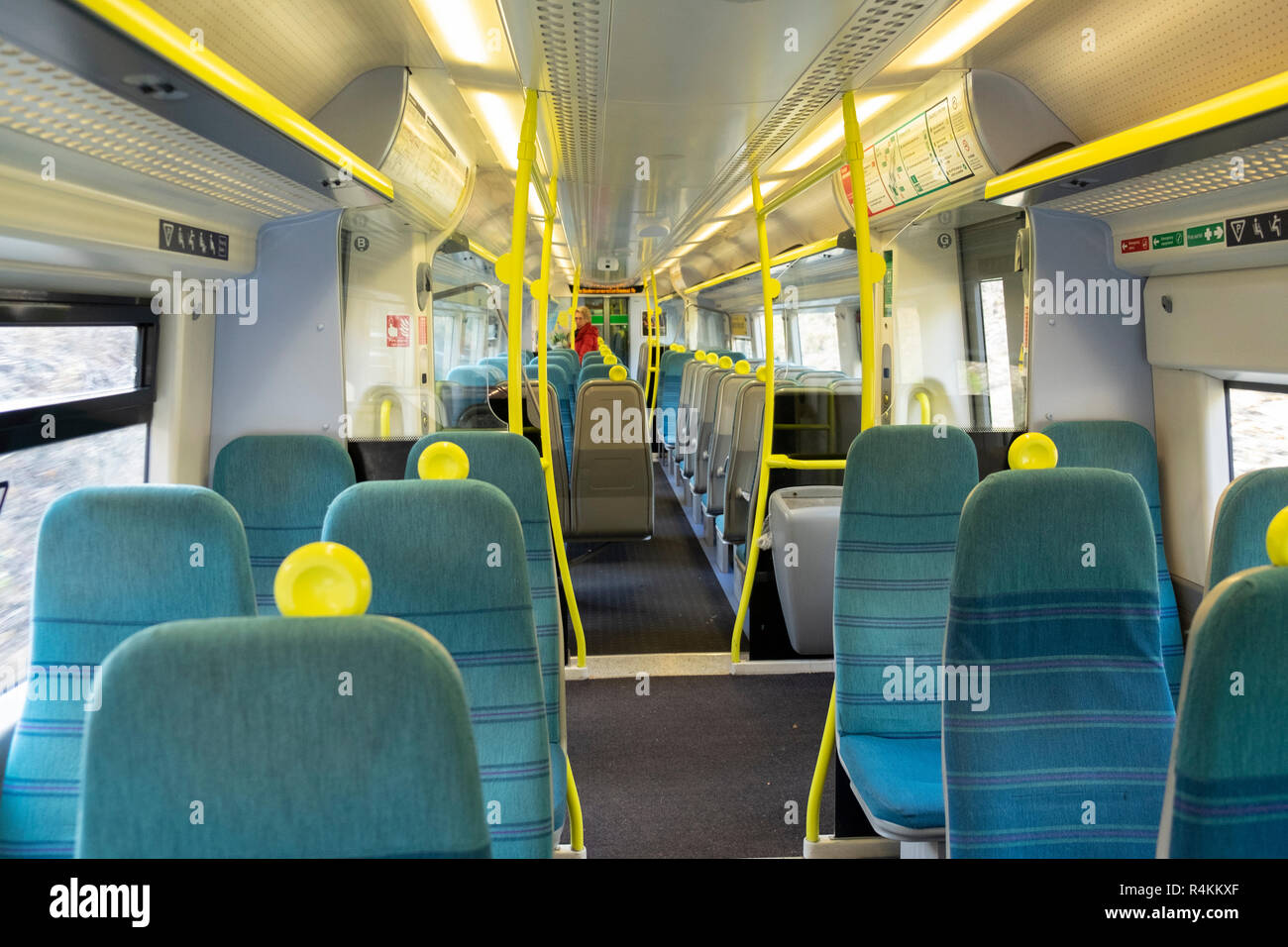 Fast leeren Eisenbahnwaggon auf südlichen Züge, Surrey, Großbritannien Stockfoto