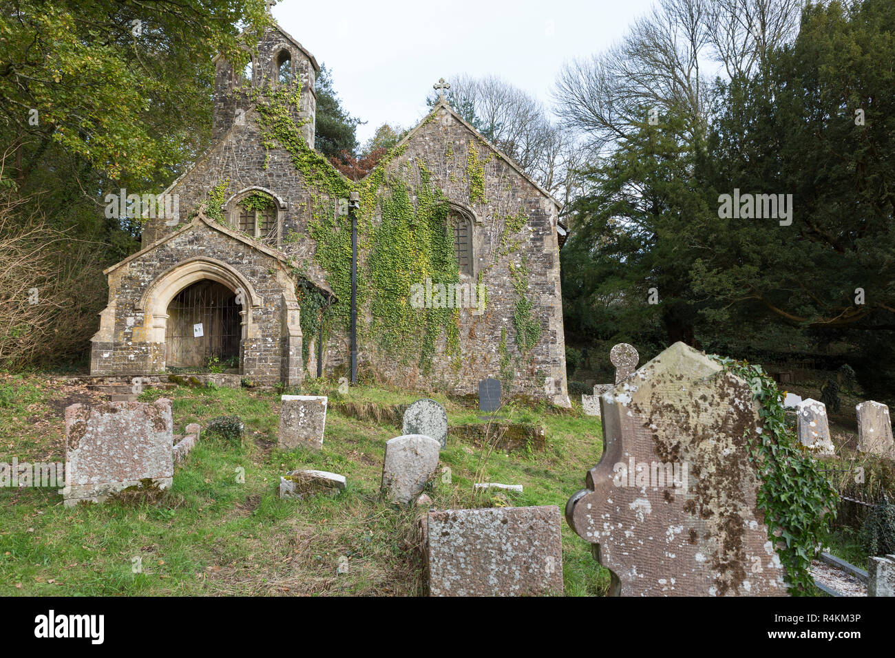 Die verlassene Kirche von Llandyfeisant Kirche am Rande der Dinefwr Immobilien, Peebles, Carmarthenshire, Wales Stockfoto