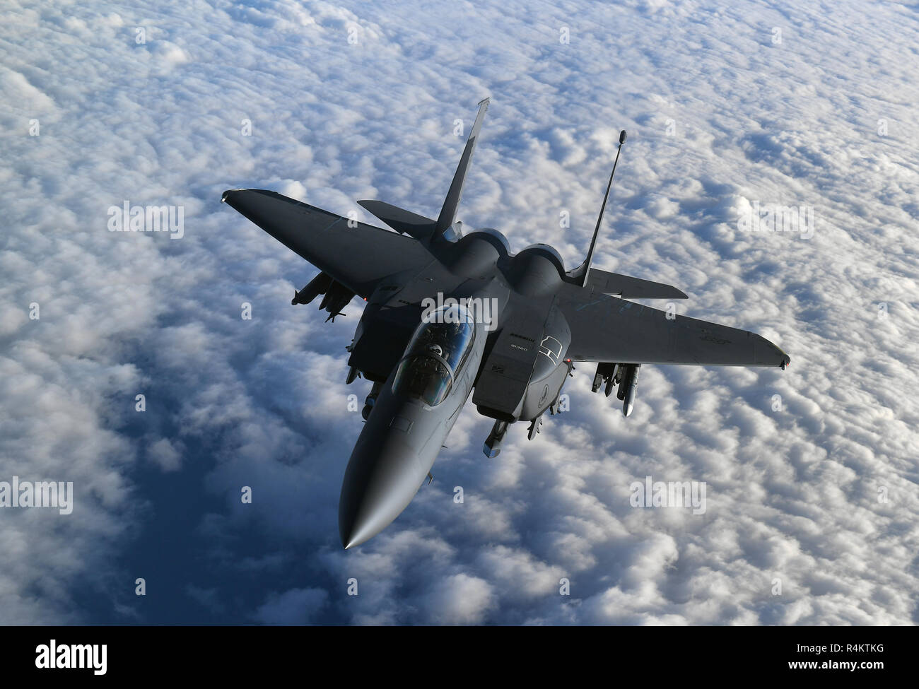 Die United States Air Force F-15 Strike Eagle Kampfjet über den Englischen Kanal während des Betriebs Point Blank, die Antenne Funktionen aus der RAF, United States Air Force und der französischen Luftwaffe. Stockfoto