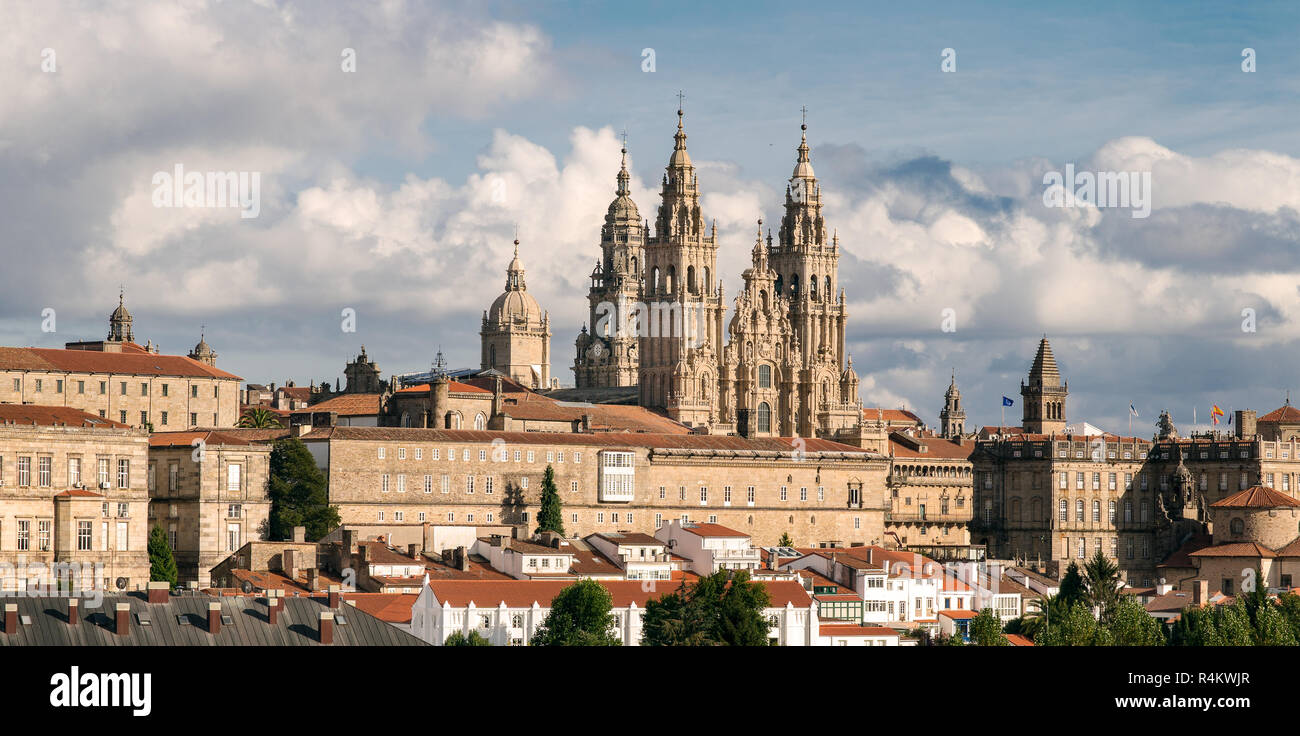 Santiago de Compostela ansehen und beeindruckende Kathedrale von Santiago de Compostela mit der neuen restaurierten Fassade Stockfoto