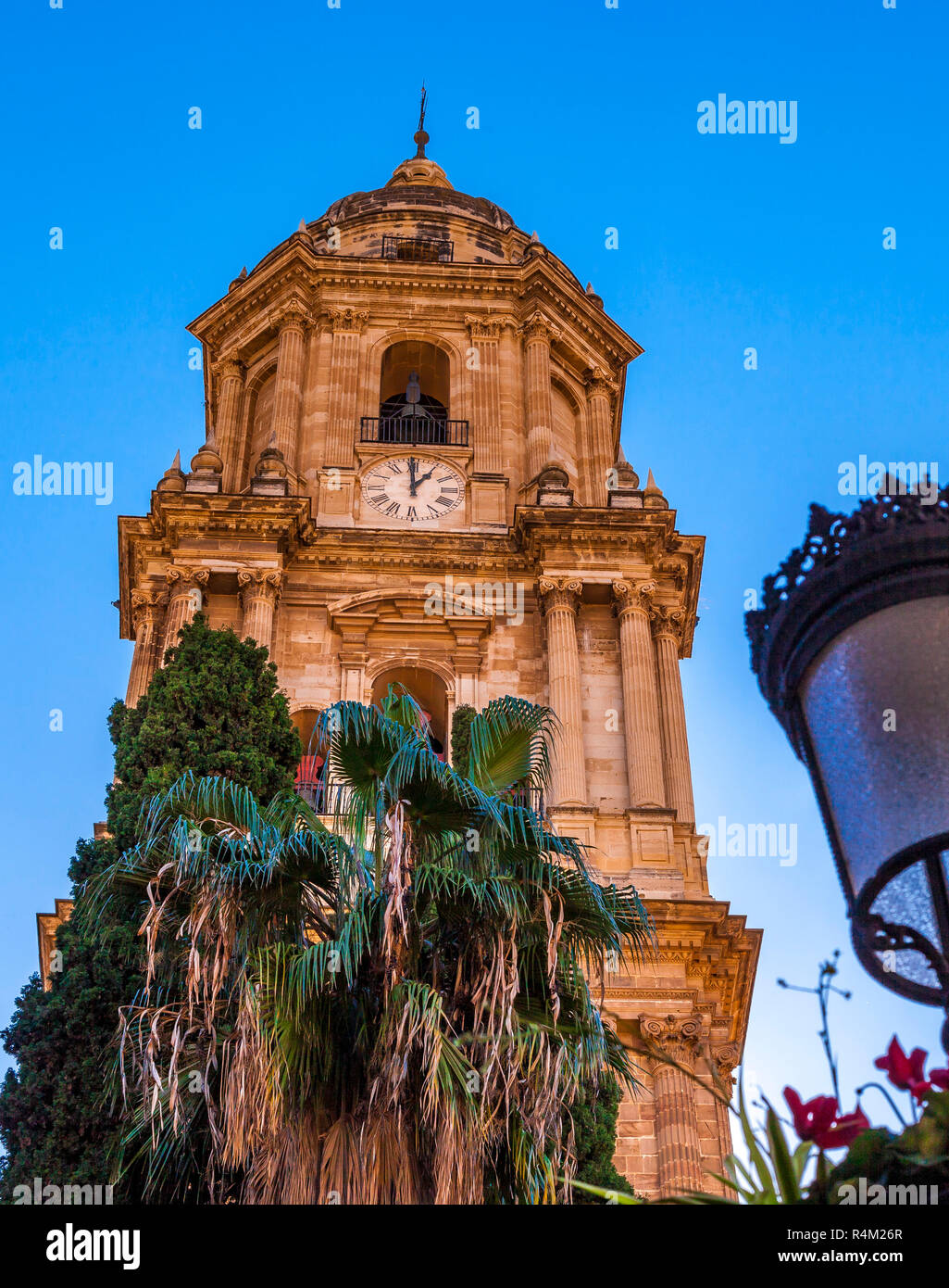 Glockenturm der Kathedrale von der Menschwerdung in Malaga, Spanien Stockfoto