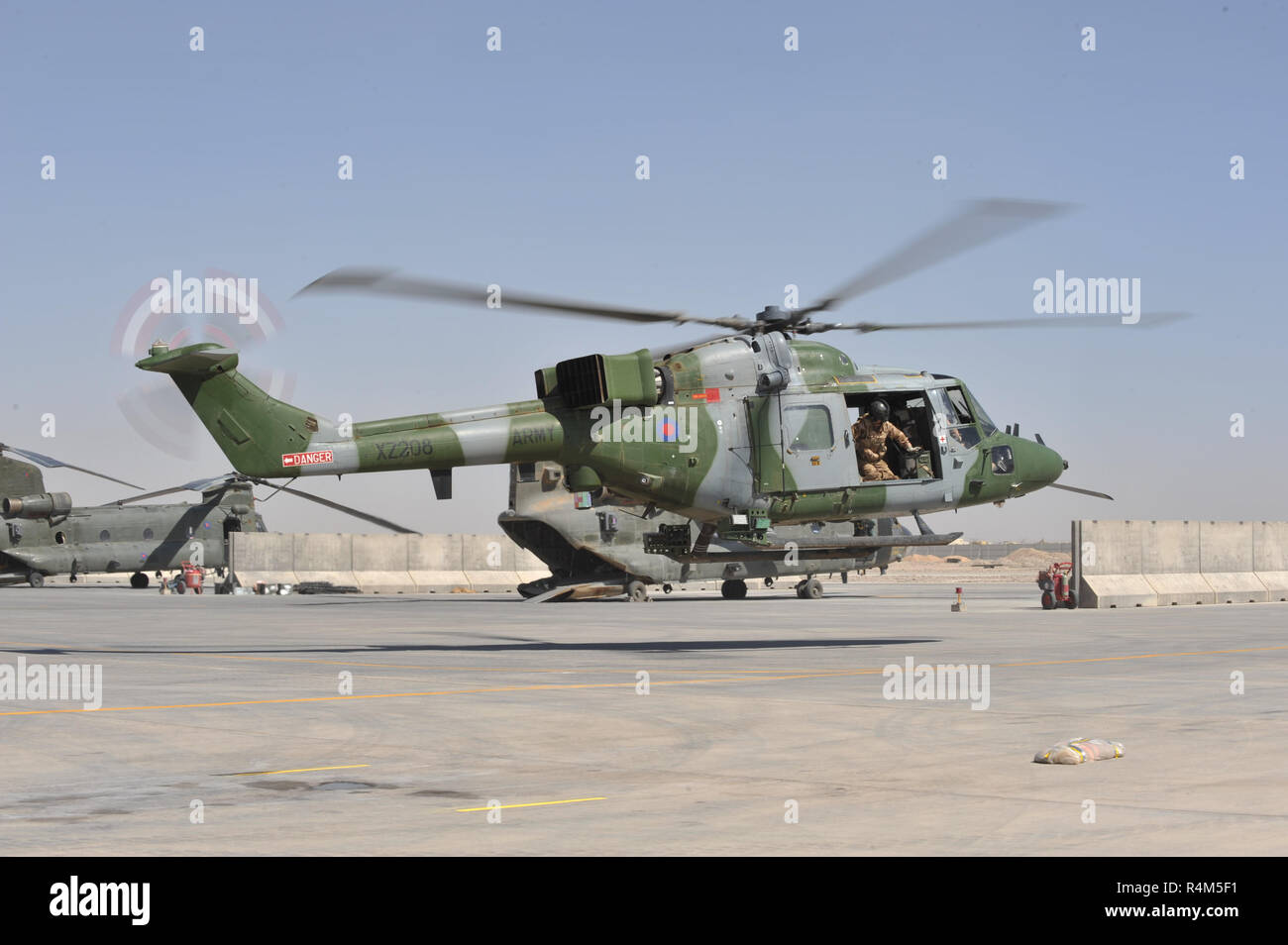 Bastion, Helmand/Afghanistan - ca. 2010: Afghanistan Westland Army Air Corp Lynx Helicopter​ British Army Air Corp, ​ im Betrieb H Stockfoto