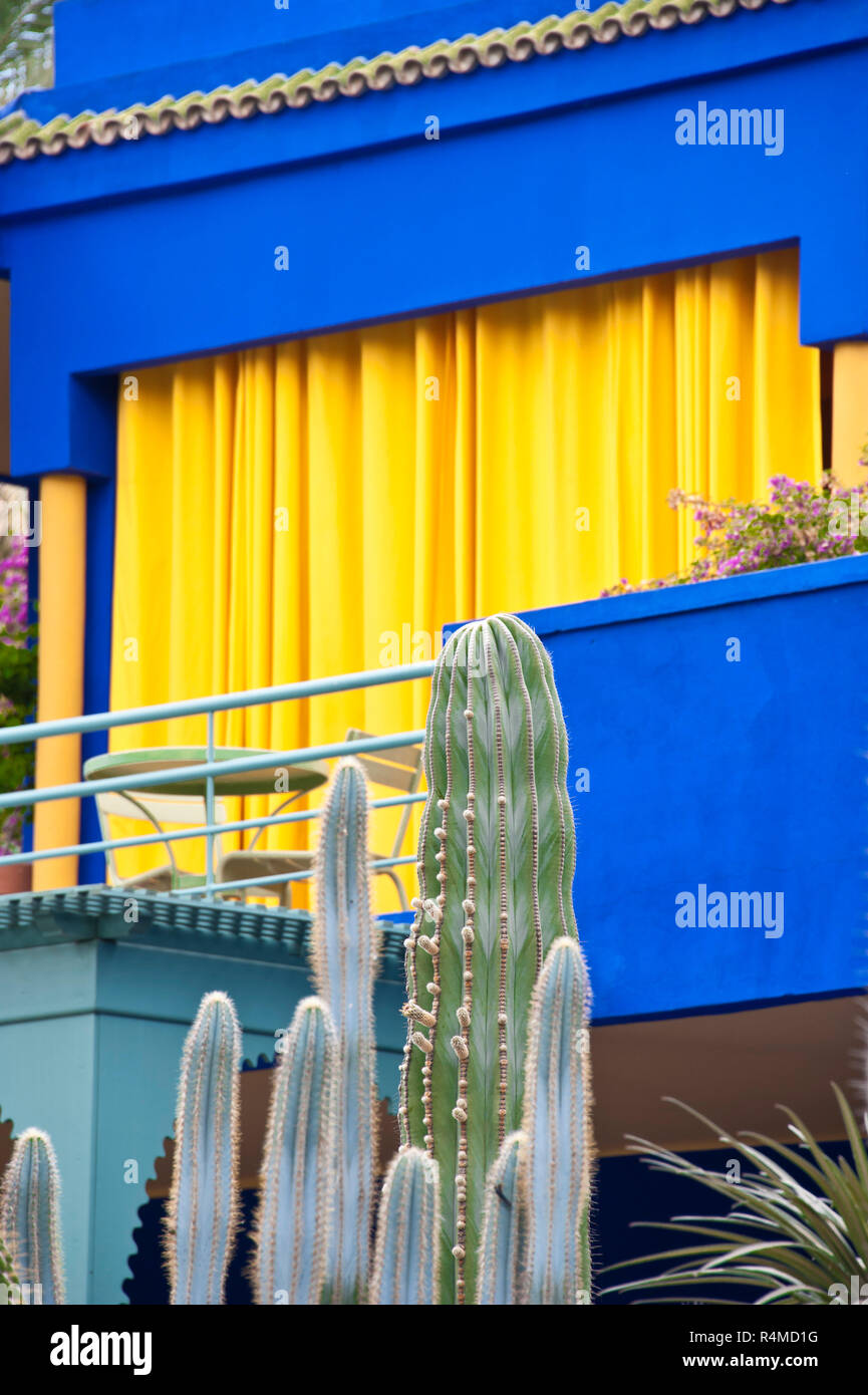 18-04-11. Marrakesch, Marokko. Die Majorelle Garten (Jardin Majorelle,) ist eine zweieinhalb Hektar großen botanischen Garten und Landschaft Garten. Foto Stockfoto