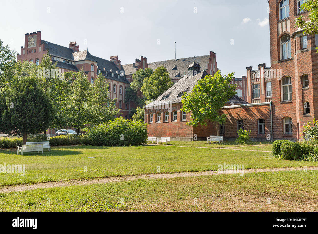 Innenhof der Klinik für Psychiatrie und Psychotherapie in Berlin, Deutschland. Stockfoto