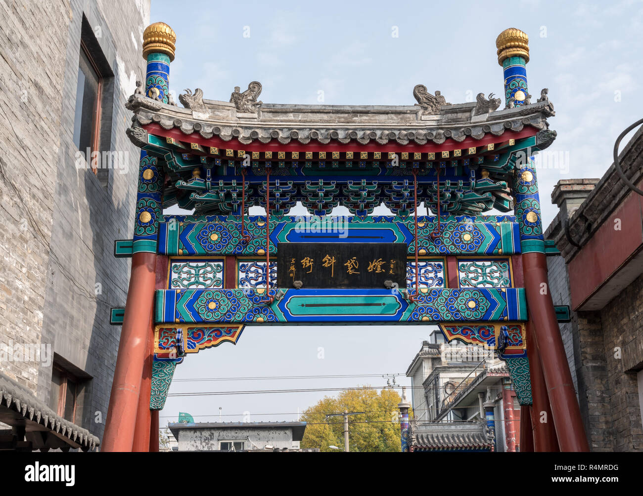 Eingang zum alten Läden und Restaurants in Xicheng District Stockfoto