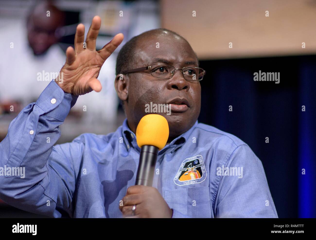 Ashitey Trebi-Ollennu, Instrument Einsatz führen, NASA JPL, spricht über Mars Einblick während einer Social Media Briefing in der Mission Support Bereich des Jet Propulsion Laboratory am 25. November 2018 in Pasadena, Kalifornien. InSight ist ein Mars lander, die den inneren Raum des Mars zu studieren und es ist geplant, auf dem Roten Planeten 26. November zu berühren. Stockfoto