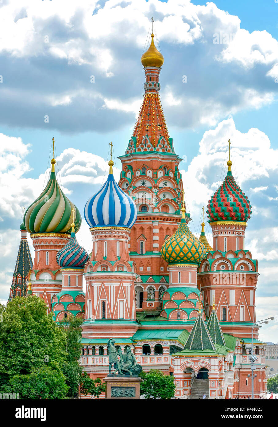 Basilius-kathedrale die Selige in Moskau mit seiner charakteristischen Architektur mit bunten Kuppeln und Fassade Stockfoto