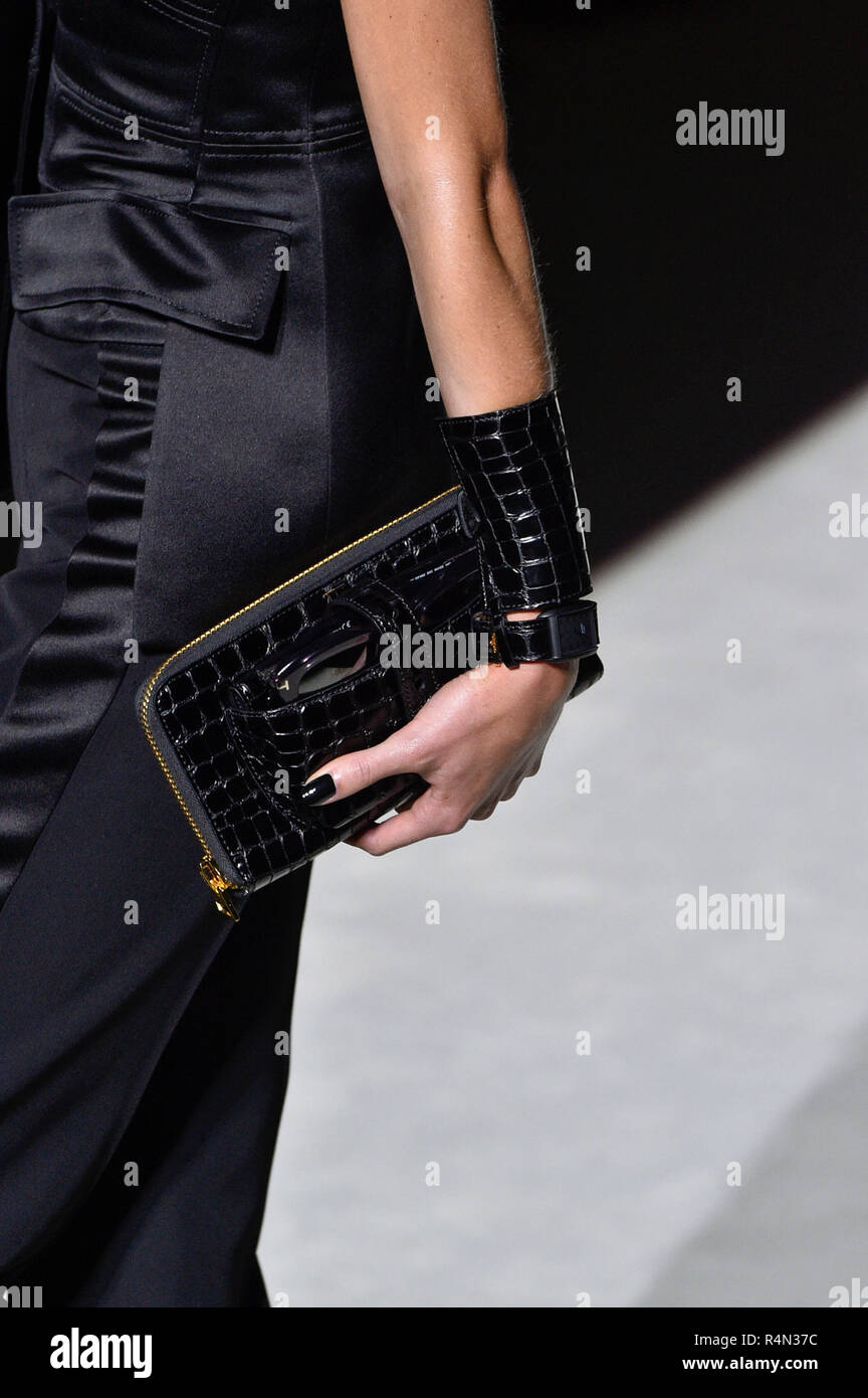 NEW YORK, NY - 05. SEPTEMBER: ein Modell geht der Start- und Landebahn während der Tom Ford fashion show im September 2018 an der New York Fashion Week im Park Avenue Armory o Stockfoto