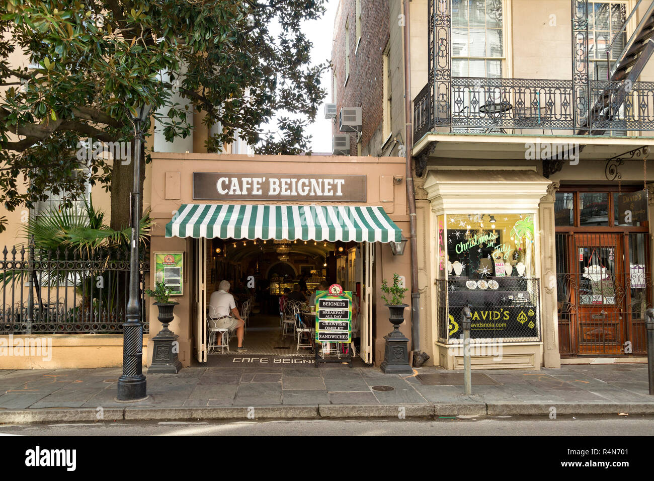 Die beliebten Cafe Beignet in der französischen Sektion Viertel von New Orleans, Louisiana. Stockfoto