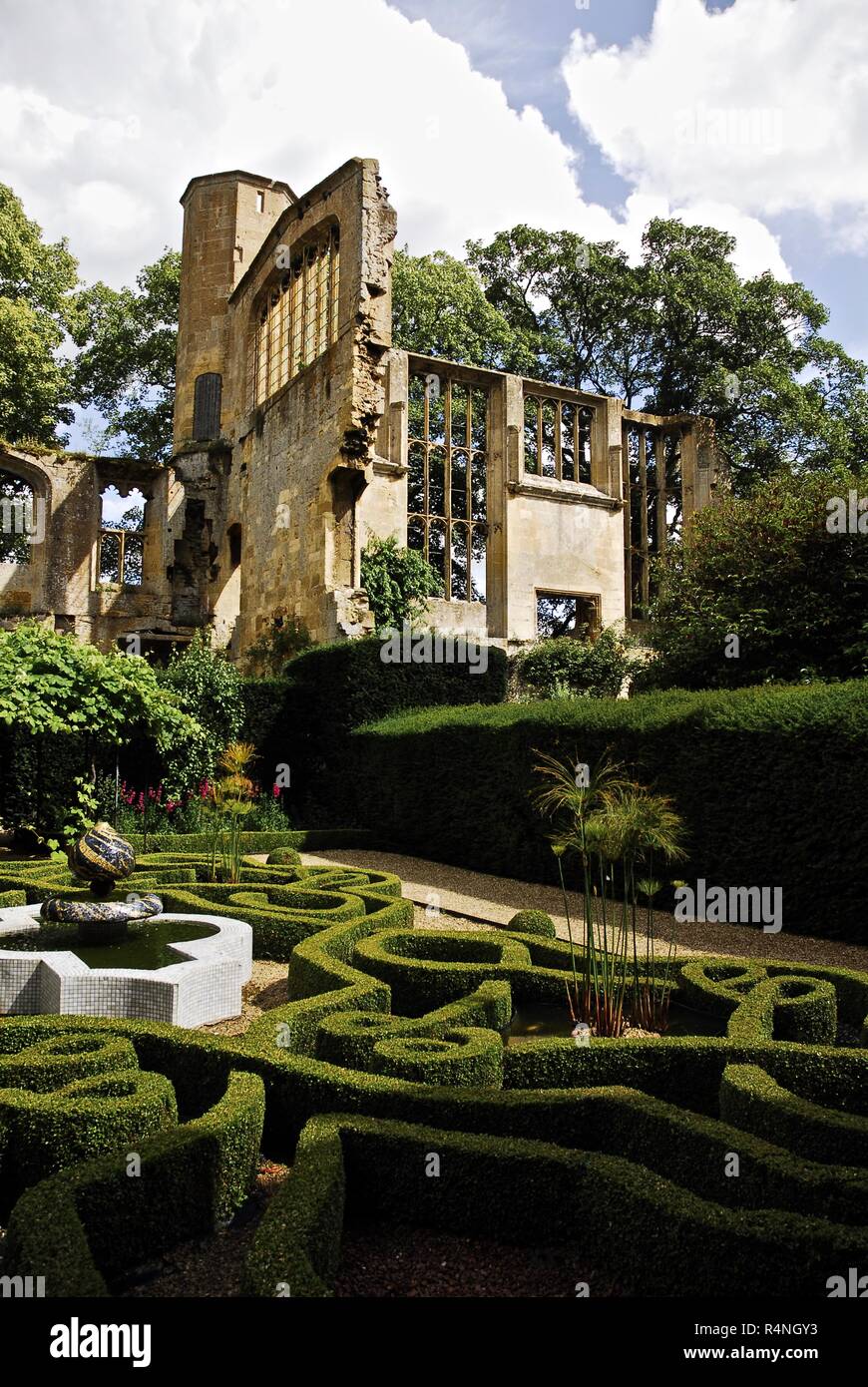 Ecke Abschnitt der zerstörten Festsaal, Sudeley Castle, Gloucestershire Stockfoto